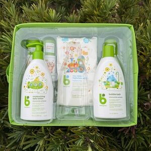 Babyganics Baby Essentials 7 Piece Gift Set Shampoo Body Wash Lotion Wipes Soap
